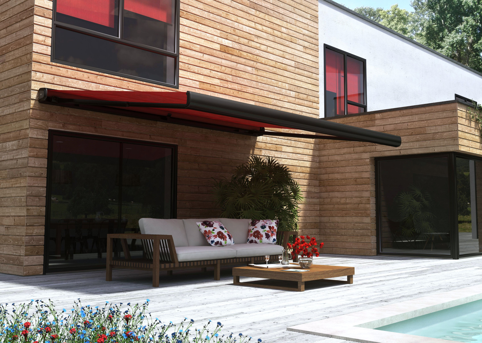 Store banne Allure rouge installé sur terrasse bois avec piscine – Levron Menuiserie