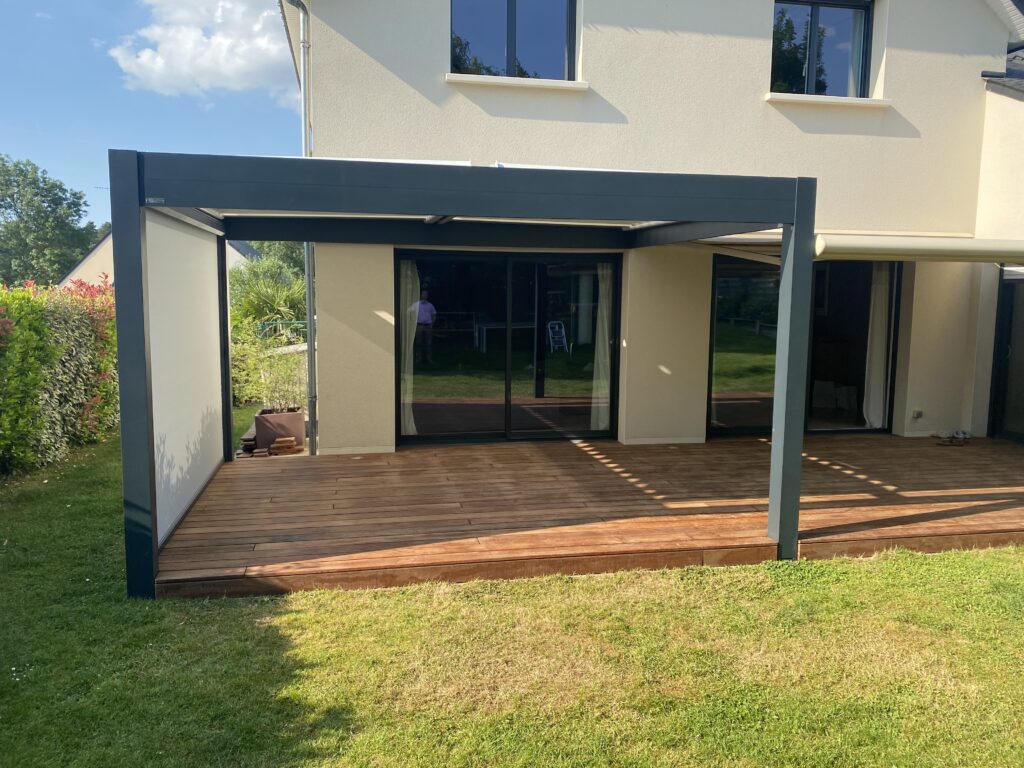 Pergola avec terrasse en bois