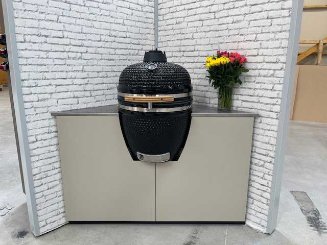 Aménagement de cuisine extérieure avec barbecue