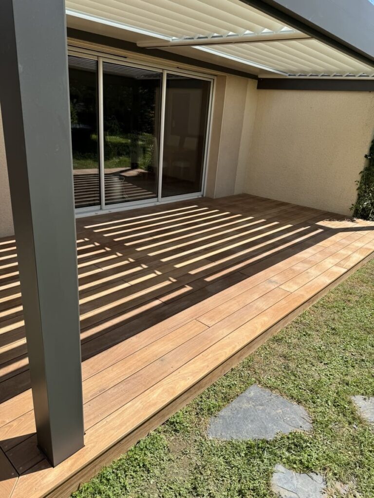 pergola bioclimatique lames orientables terrasse bois (1)